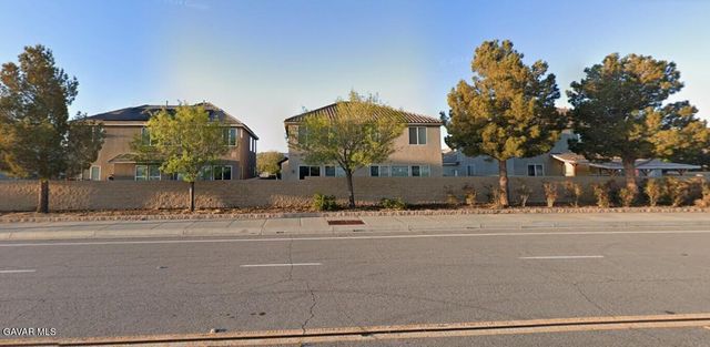 5701 W Avenue J8, Lancaster, CA 93536