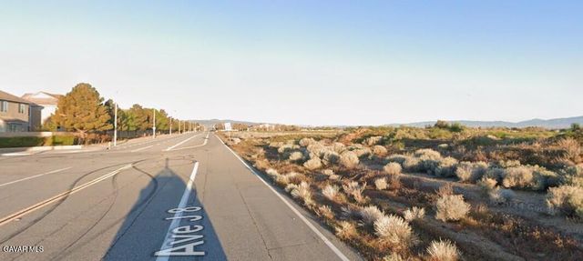 5701 W Avenue J8, Lancaster, CA 93536
