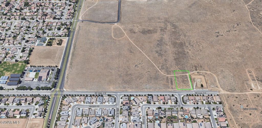 5701 W Avenue J8, Lancaster, CA 93536