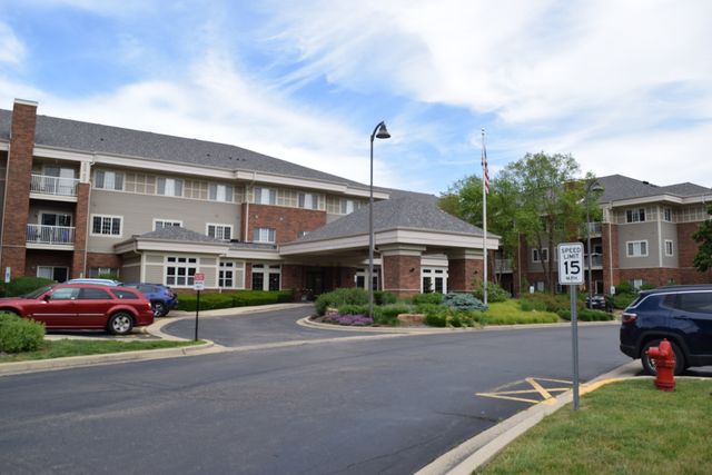 801 N Mclean Boulevard 258, Elgin, IL 60123