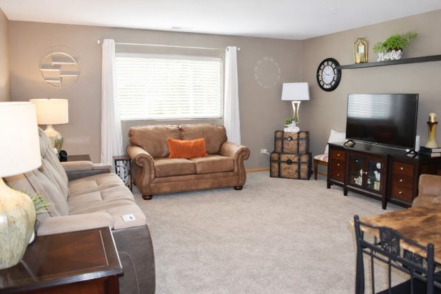 801 N Mclean Boulevard 258, Elgin, IL 60123