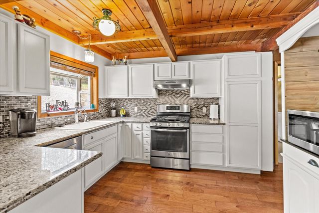 928 N Old Stage Road, Wolf Creek, OR 97497