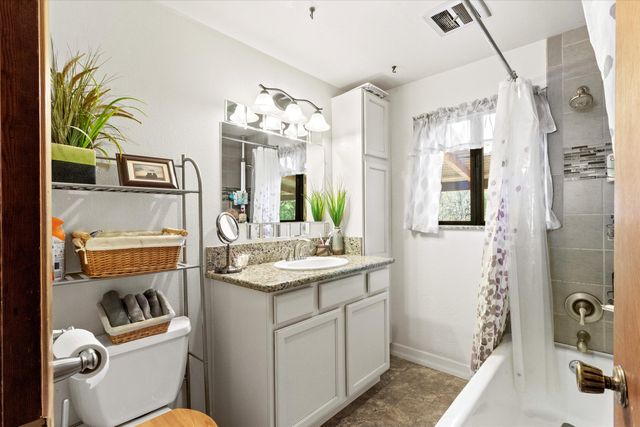 928 N Old Stage Road, Wolf Creek, OR 97497