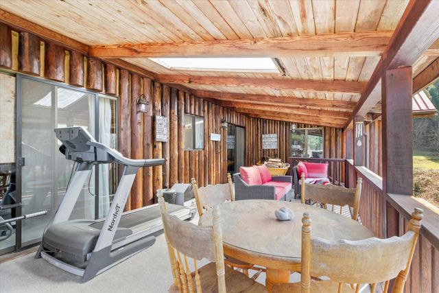 928 N Old Stage Road, Wolf Creek, OR 97497