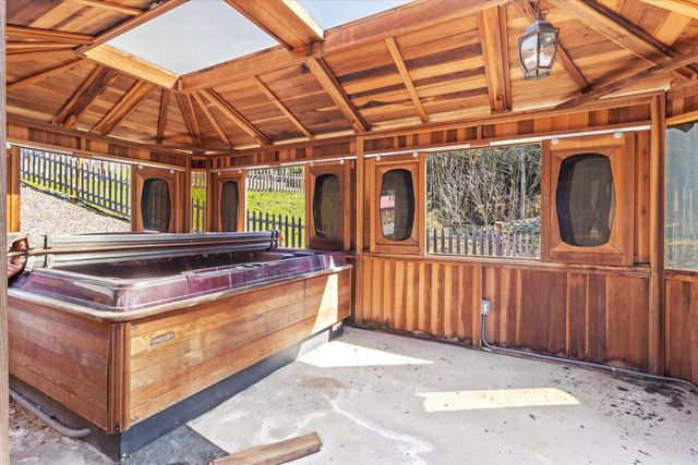 928 N Old Stage Road, Wolf Creek, OR 97497