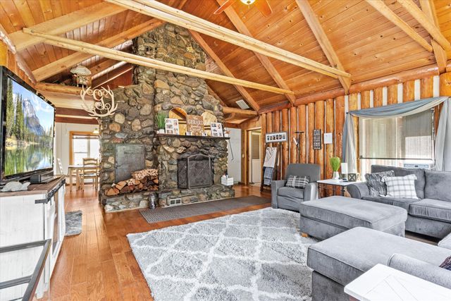 928 N Old Stage Road, Wolf Creek, OR 97497