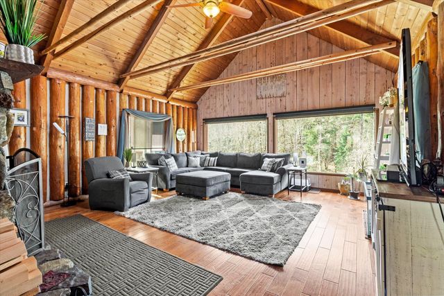 928 N Old Stage Road, Wolf Creek, OR 97497