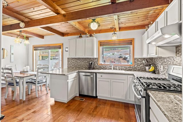 928 N Old Stage Road, Wolf Creek, OR 97497