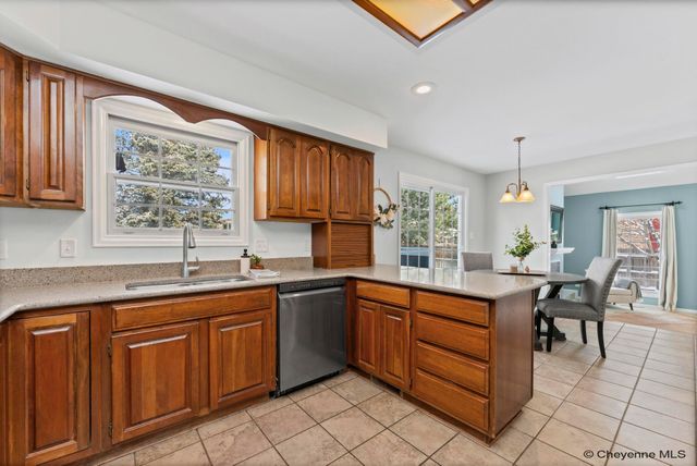 912 OAKHURST DR, Cheyenne, WY 82009