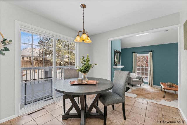 912 OAKHURST DR, Cheyenne, WY 82009