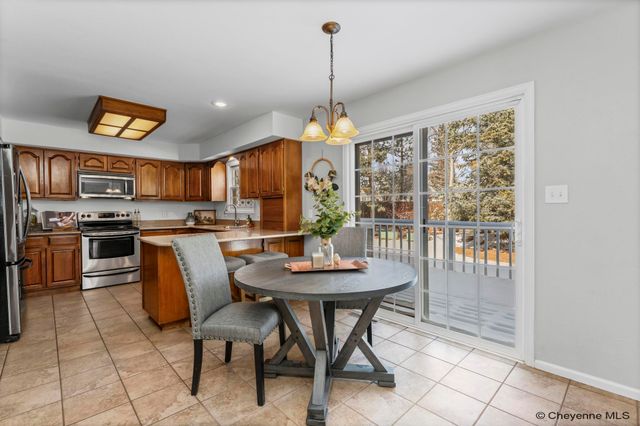 912 OAKHURST DR, Cheyenne, WY 82009