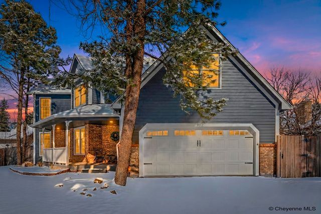 912 OAKHURST DR, Cheyenne, WY 82009