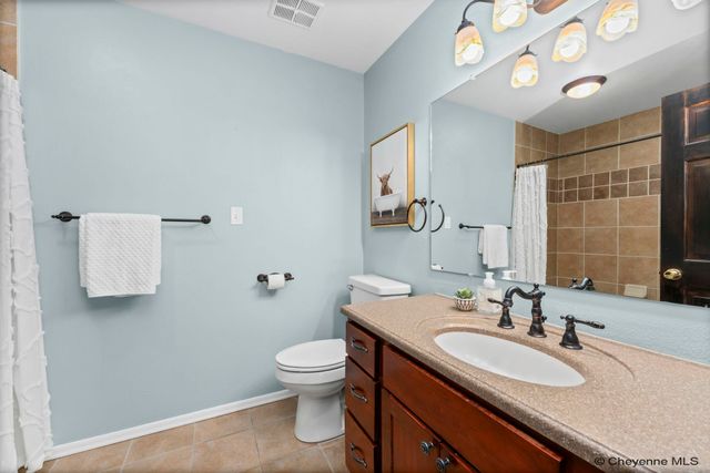 912 OAKHURST DR, Cheyenne, WY 82009