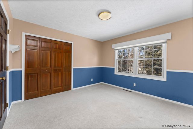 912 OAKHURST DR, Cheyenne, WY 82009