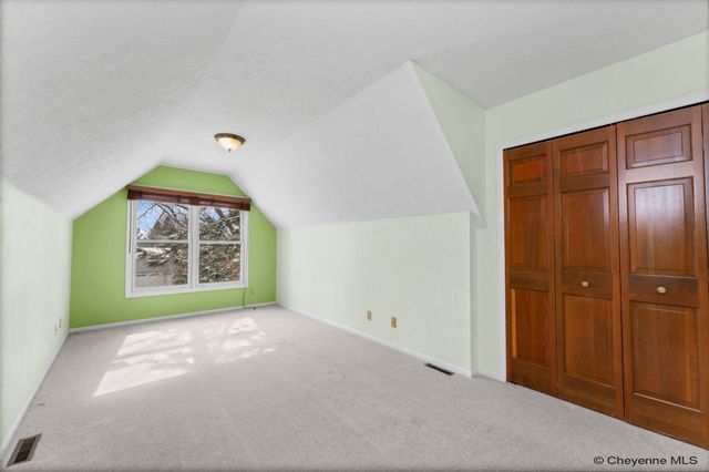 912 OAKHURST DR, Cheyenne, WY 82009