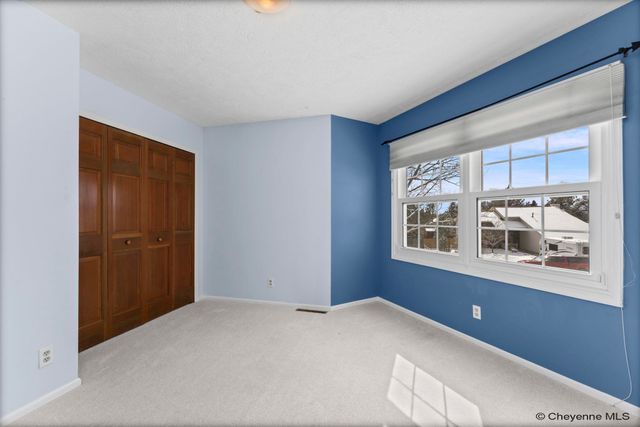 912 OAKHURST DR, Cheyenne, WY 82009