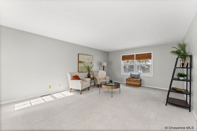 912 OAKHURST DR, Cheyenne, WY 82009