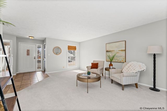 912 OAKHURST DR, Cheyenne, WY 82009