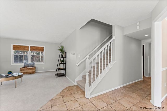 912 OAKHURST DR, Cheyenne, WY 82009