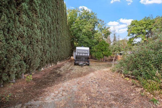 2166 Park Ridge Dr, Riverbank, CA 95367