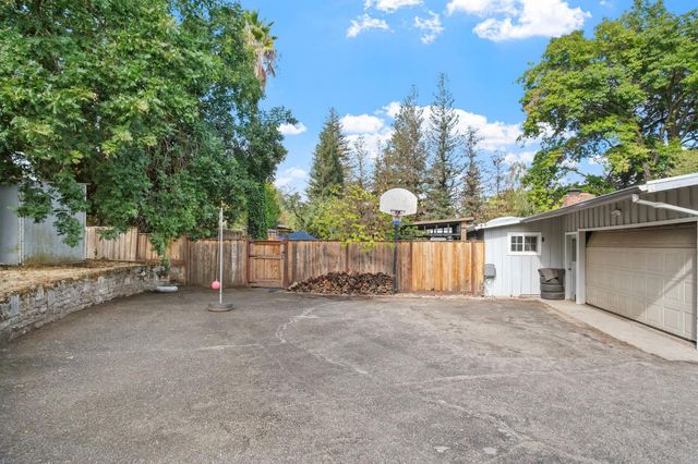 2166 Park Ridge Dr, Riverbank, CA 95367