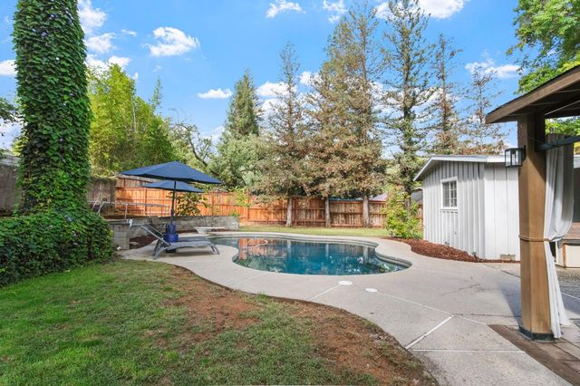 2166 Park Ridge Dr, Riverbank, CA 95367