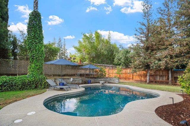 2166 Park Ridge Dr, Riverbank, CA 95367