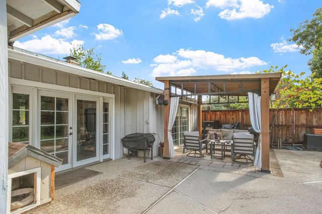 2166 Park Ridge Dr, Riverbank, CA 95367