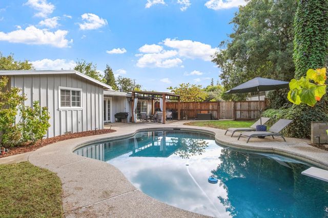 2166 Park Ridge Dr, Riverbank, CA 95367