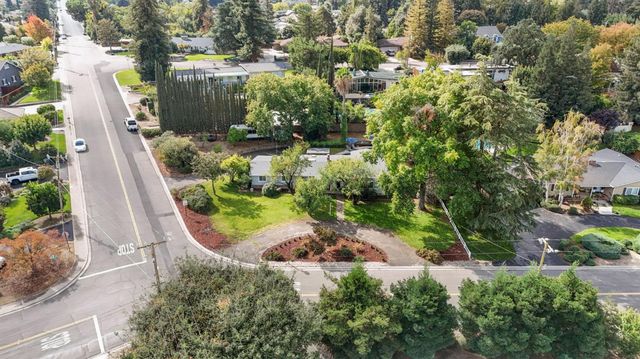 2166 Park Ridge Dr, Riverbank, CA 95367