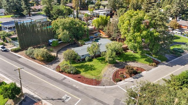 2166 Park Ridge Dr, Riverbank, CA 95367