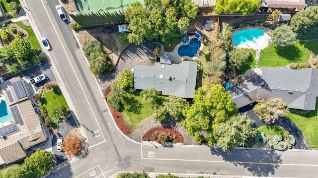 2166 Park Ridge Dr, Riverbank, CA 95367