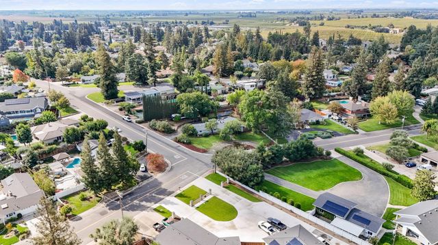 2166 Park Ridge Dr, Riverbank, CA 95367