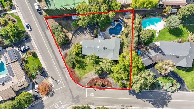 2166 Park Ridge Dr, Riverbank, CA 95367