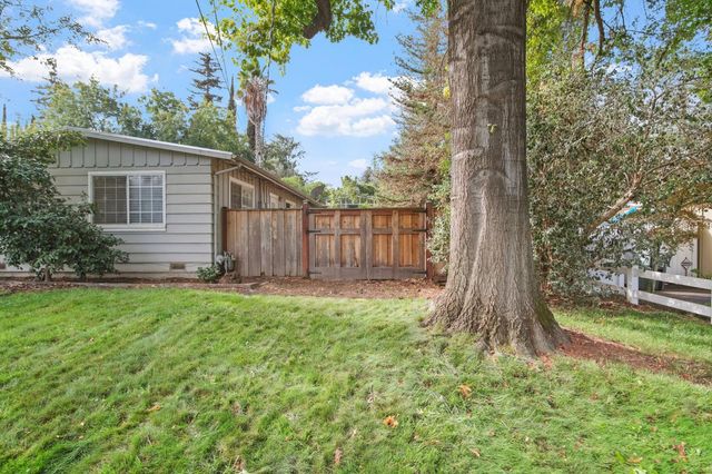 2166 Park Ridge Dr, Riverbank, CA 95367