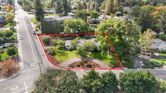 2166 Park Ridge Dr, Riverbank, CA 95367