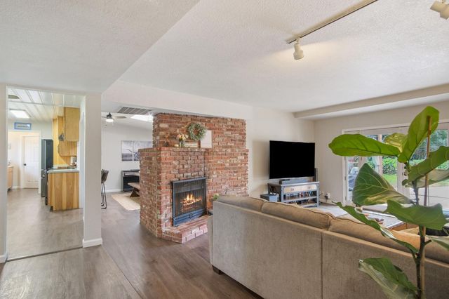 2166 Park Ridge Dr, Riverbank, CA 95367