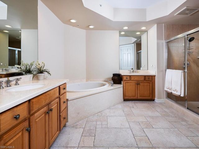 295 Grande WAY 401, Naples, FL 34110