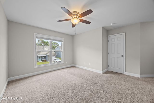 211 N Stingray Lane, Sneads Ferry, NC 28460