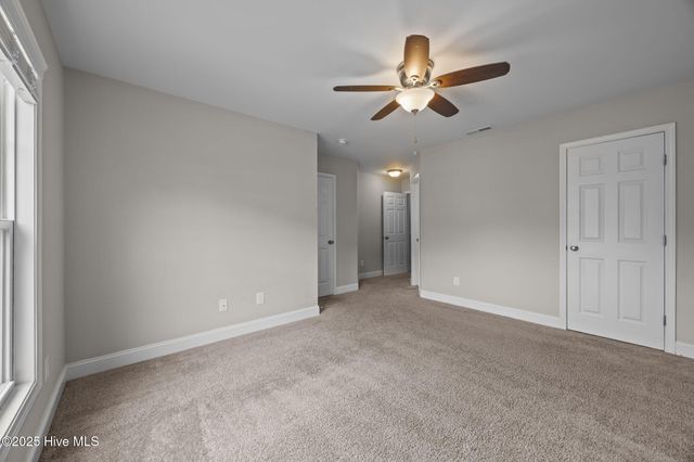 211 N Stingray Lane, Sneads Ferry, NC 28460