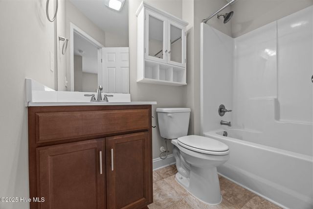 211 N Stingray Lane, Sneads Ferry, NC 28460