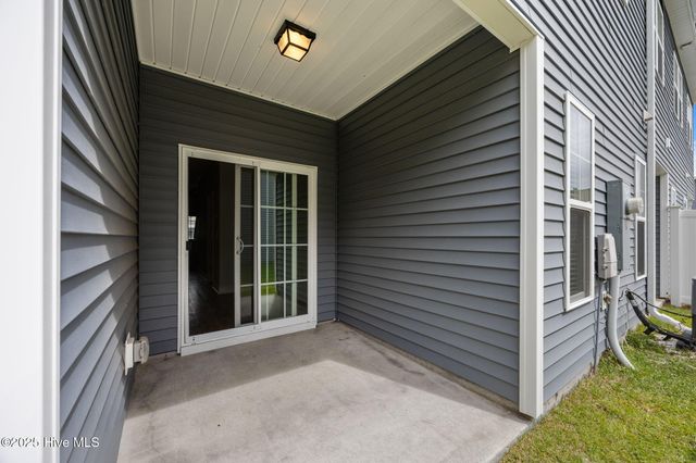 211 N Stingray Lane, Sneads Ferry, NC 28460