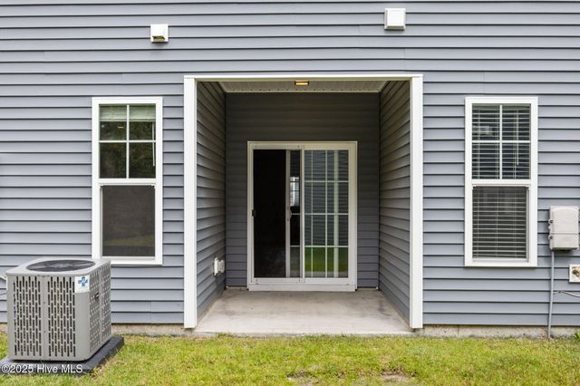 211 N Stingray Lane, Sneads Ferry, NC 28460