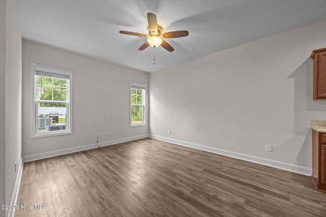 211 N Stingray Lane, Sneads Ferry, NC 28460