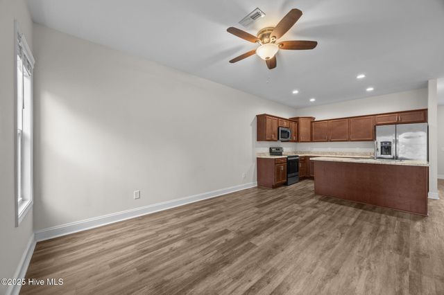 211 N Stingray Lane, Sneads Ferry, NC 28460