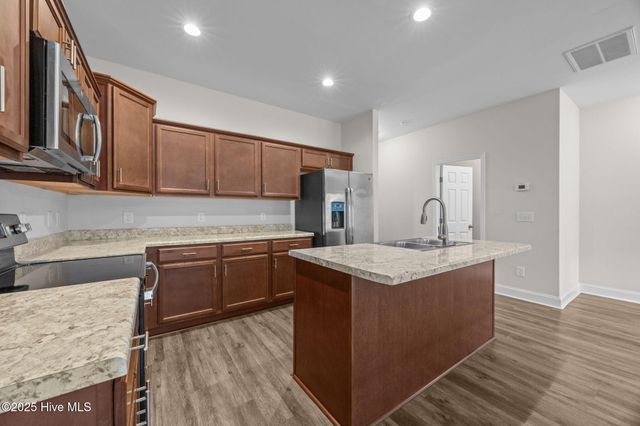 211 N Stingray Lane, Sneads Ferry, NC 28460