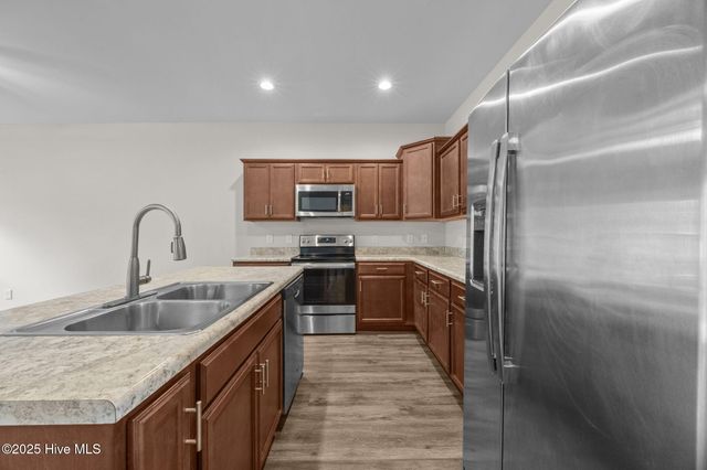 211 N Stingray Lane, Sneads Ferry, NC 28460