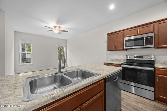 211 N Stingray Lane, Sneads Ferry, NC 28460