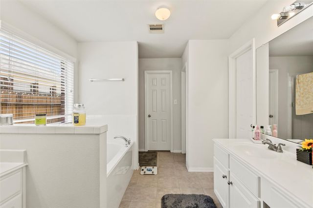 427 Pinewood Ridge Drive, Spring, TX 77386