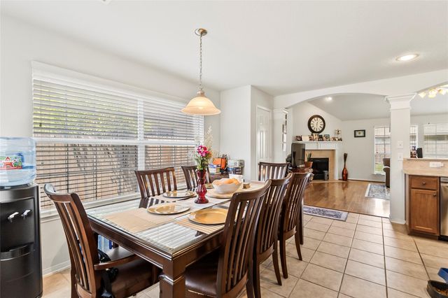 427 Pinewood Ridge Drive, Spring, TX 77386